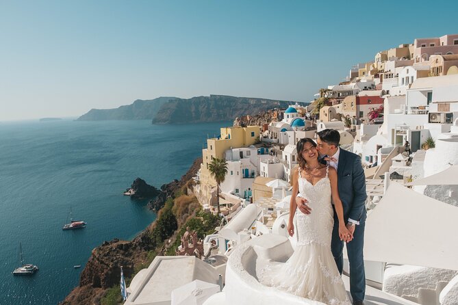 Santorini Vacation Photoshoot - What the photographer does differently (the parts you can’t fake)