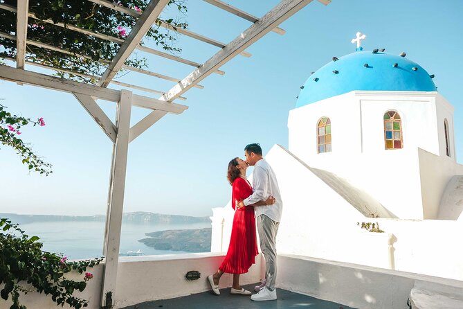 Santorini Vacation Photoshoot - Timing tips: how to choose your hour wisely