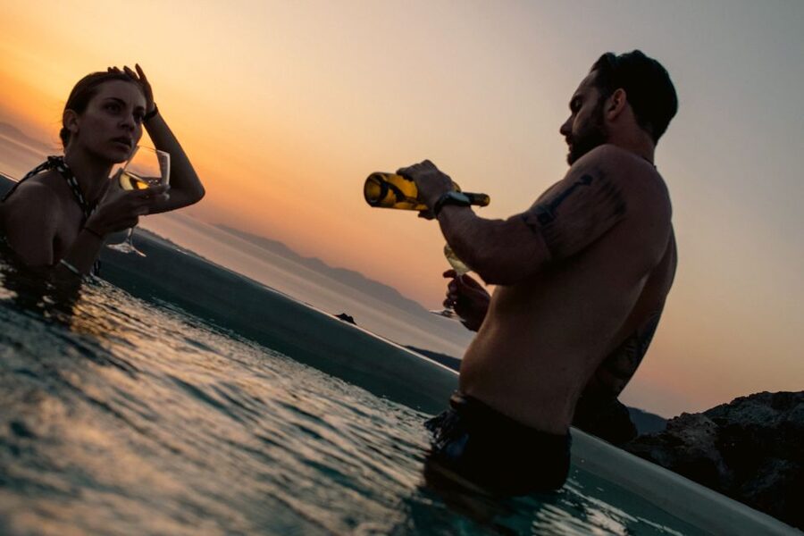 Santorini: Volcanic Hot-Tub Experience with Caldera Views - Best for: couples who want romance without the crowd