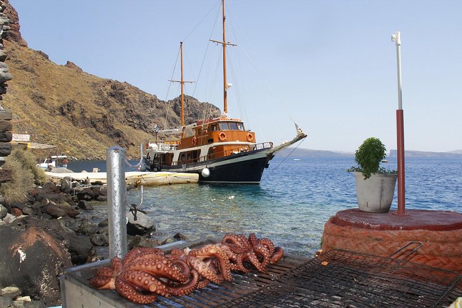 Santorini Volcanic Islands Cruise: Volcano,Hot Springs,Thirassia and Oia Sunset - Thirassia island break: lunch time plus Manolas options