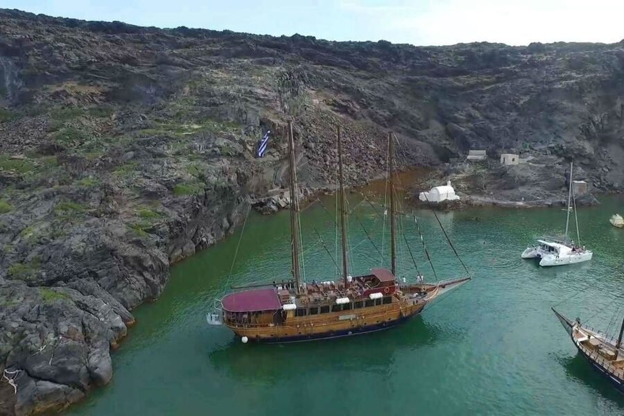 Santorini: Volcanic Sunset Cruise with Dinner - The volcano sailing: what you’re seeing and why the timing matters