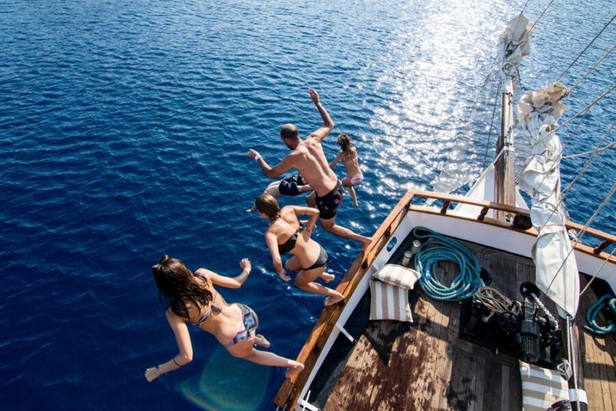 Santorini: Volcanic Sunset Cruise with Dinner - Hot springs swim: warm sulfur water, strict time, and safety reality