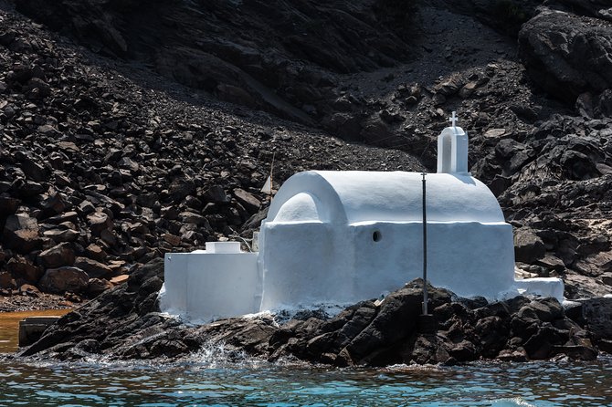 Santorini Volcano and Hot Springs Cruise Tour from Fira Old Port - From Fira Old Port to Two Volcanic Isles: The Big Idea