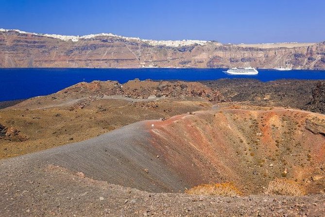 Santorini Volcano Cruise Including Hot Springs and Thirasia - Group size and guide quality: what to expect on board