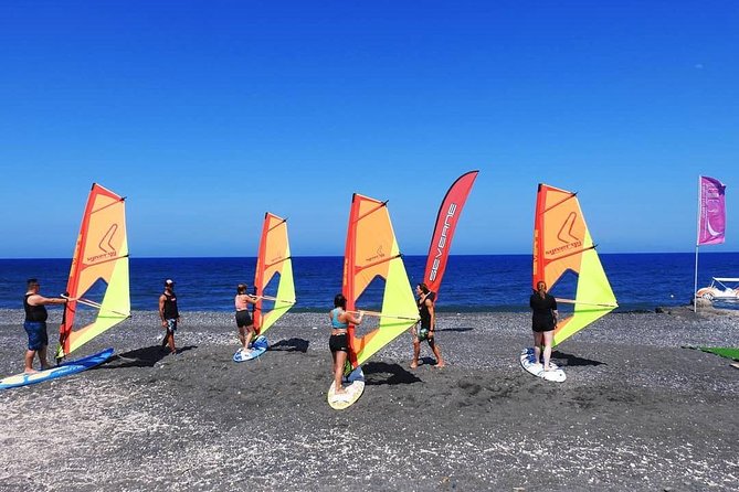 Santorini Windsurfing lessons - Equipment and safety: the helmet + the board do the heavy lifting