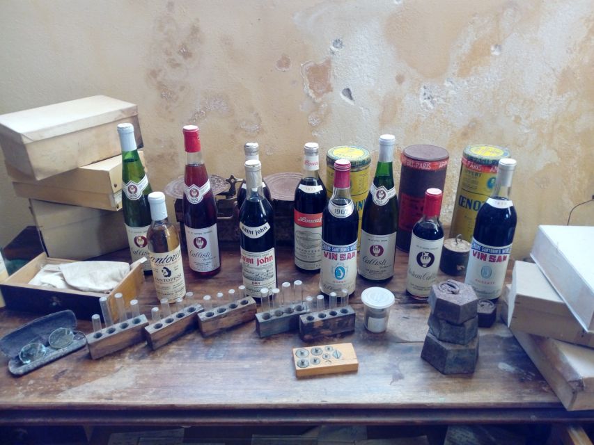 Santorini: Wine Tasting Tour & Sunset Viewing - Winery stop 1: first tastings and the “what to notice” moment