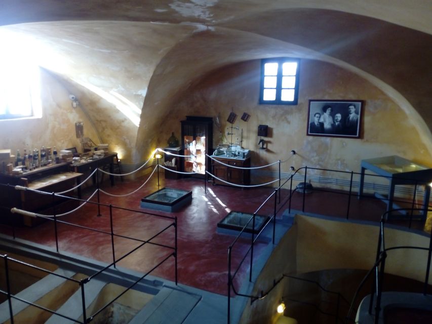 Santorini: Wine Tasting Tour & Sunset Viewing - Winery stop 3 and sunset: Vinsanto, caldera views, and the finale