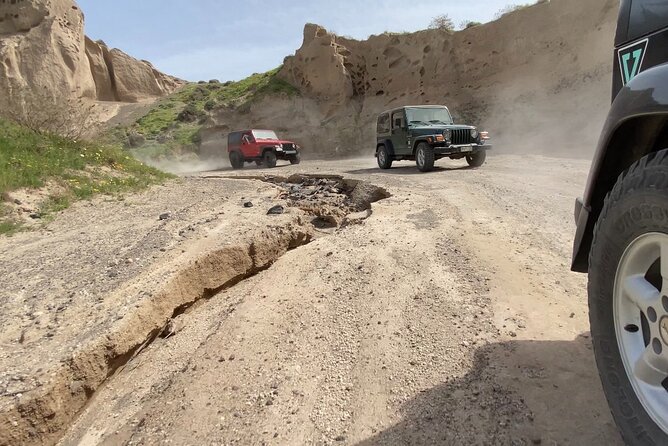 Santorini Wrangler Jeep Afternoon Convoy Tour - Megalochori village walk and traditional Greek dinner