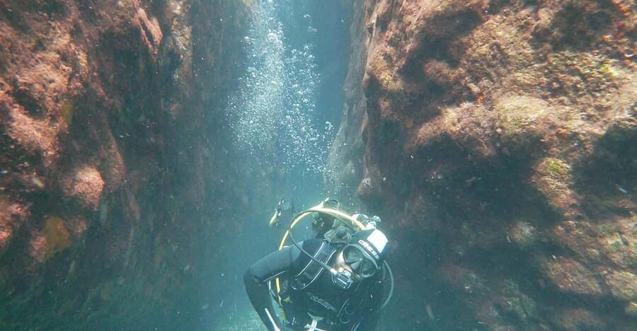 Scuba Diving in the Volcanic Caldera/shorelines of Santorini - Group Size and Level Sorting: Better Fun, Less Waiting