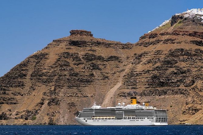 Shared Departure Transfer: Santorini Hotel to Airport or Cruise Port - Meeting points on Santorini: why the exact location matters