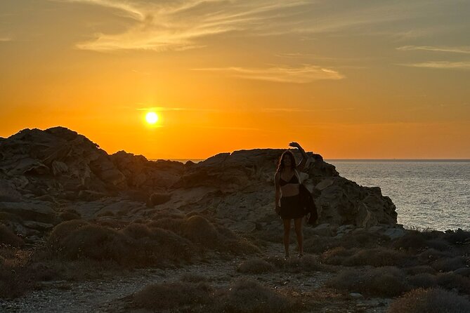 The Highlights of Santorini on a Mini Bus Daily Sunset Tour - Stop 2: Pyrgos Castelli viewpoint for island-wide photos