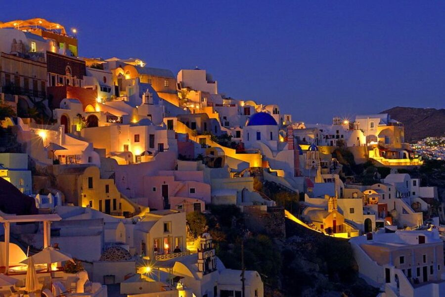 Thera: Santorini Highlights Private Guided Tour - Oia’s main street and the blue-domed viewpoint moment