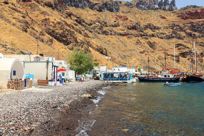 Top Spots Bus Tour in Santorini with Transportation - Pyrgos village: the traditional break that’s easy to like