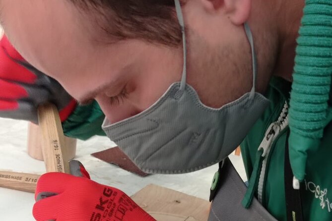Woodcarving Workshop in Santorini - Who the private, one-hour class is best for